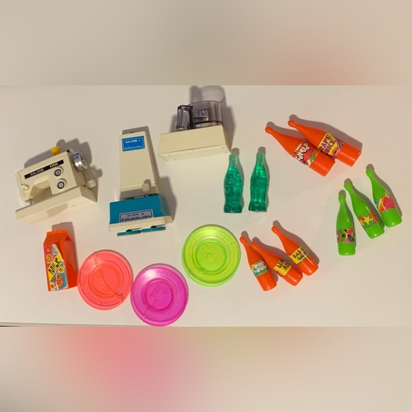 18 piece Vintage Barbie Accessories, Kitchen - Picture 1 of 4